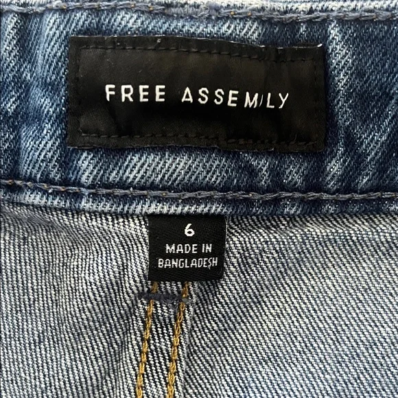 Stylish Blue Denim Jeans - Picture 3 of 5